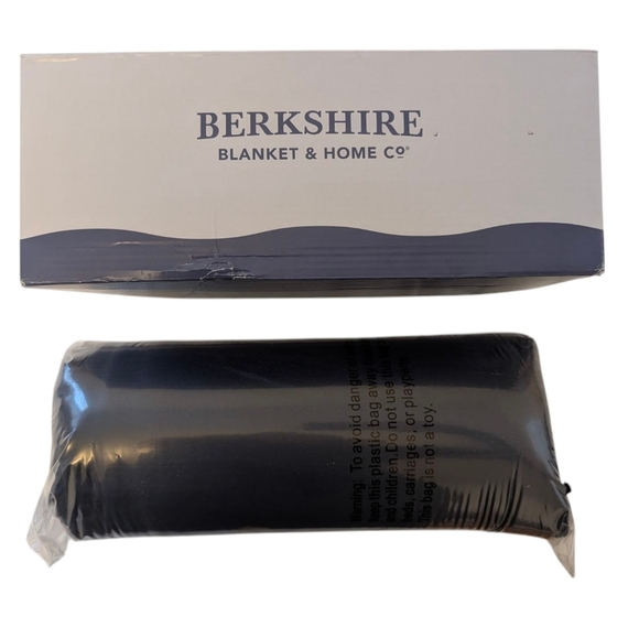 BERKSHIRE BLANKET Throw VelvetLoft Black 60x70 New - Picture 5 of 8